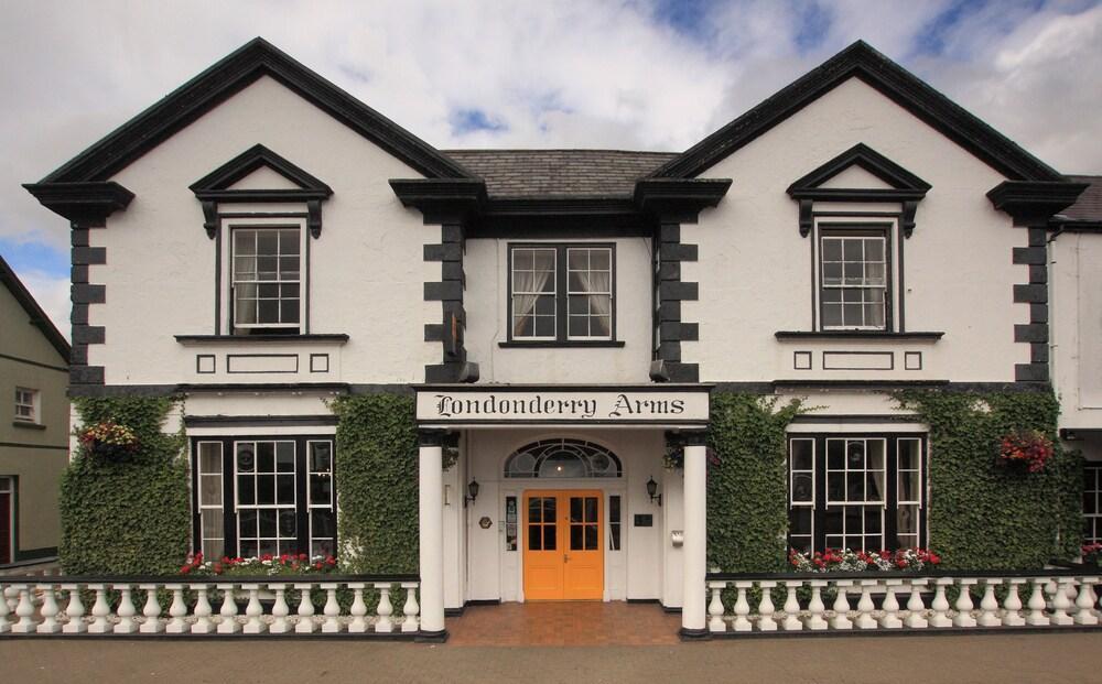 Londonderry Arms Hotel Carnlough Exterior photo