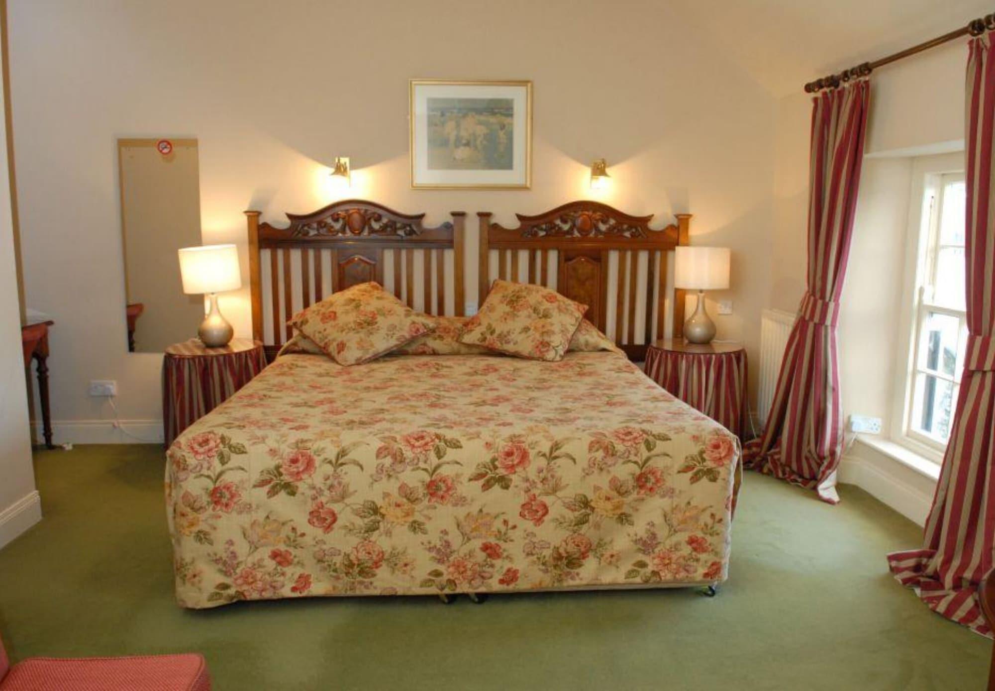 Londonderry Arms Hotel Carnlough Exterior photo