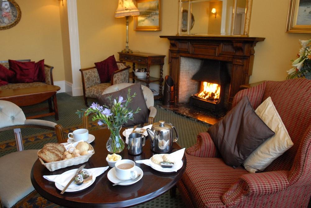 Londonderry Arms Hotel Carnlough Exterior photo