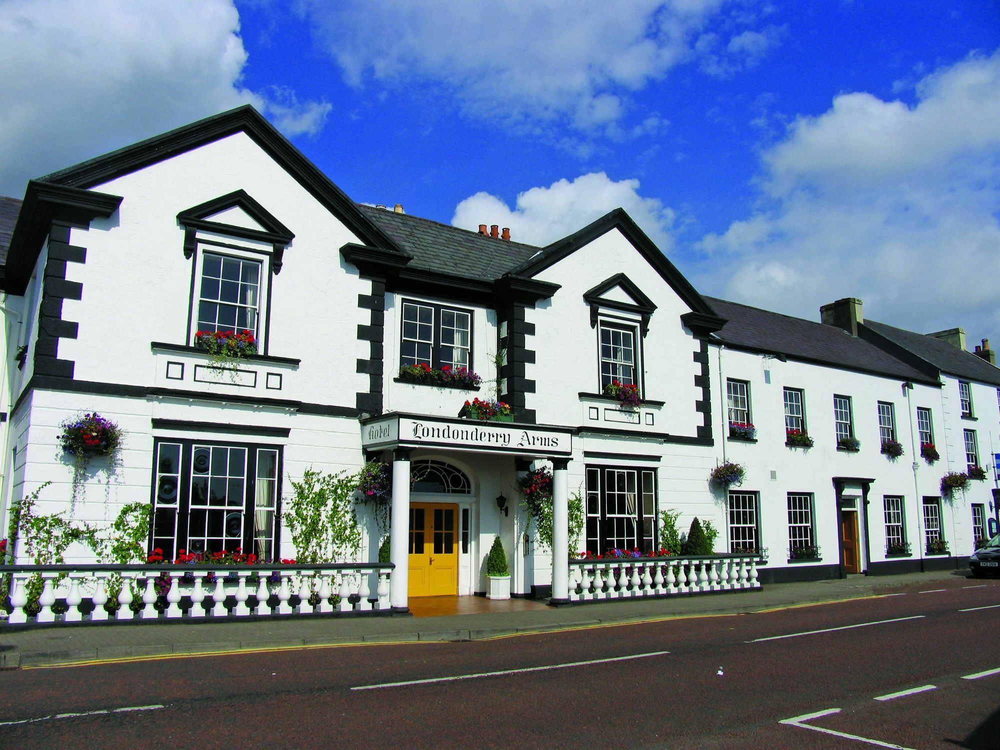 Londonderry Arms Hotel Carnlough Exterior photo